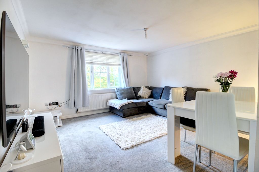 Property photo 2 of 12 Lounge