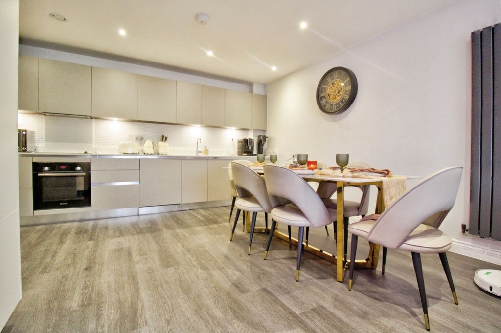 Property photo 2 of 23 22