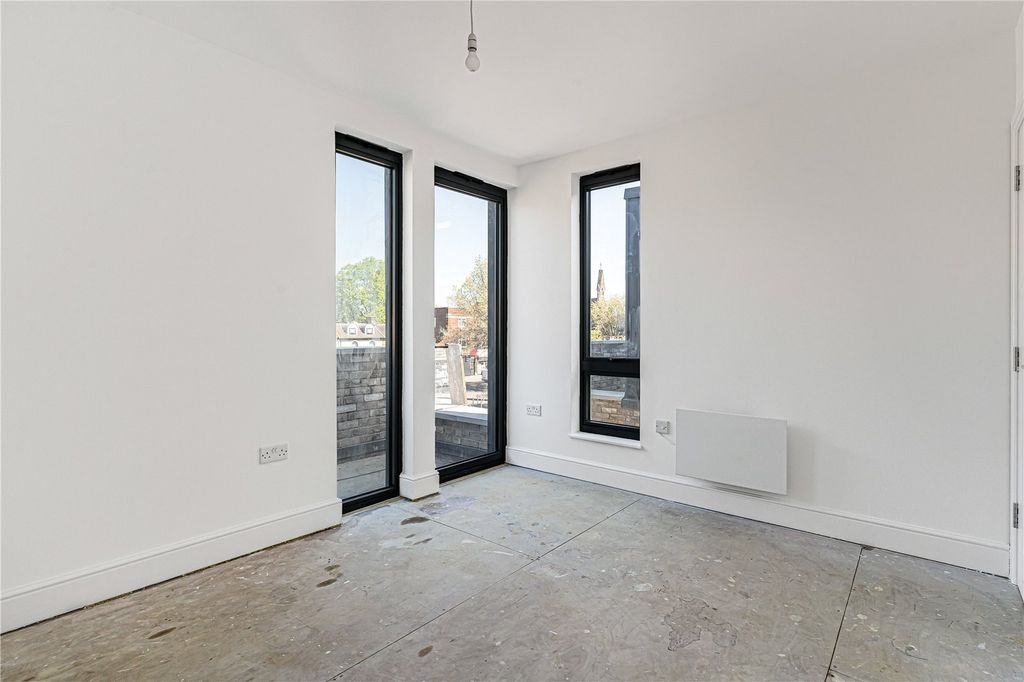 Property photo 3 of 25 Bedroom