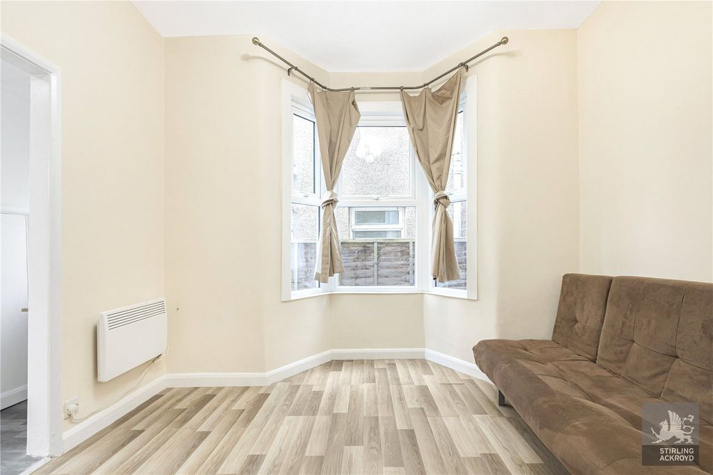 Property photo 3 of 18 Reception Room