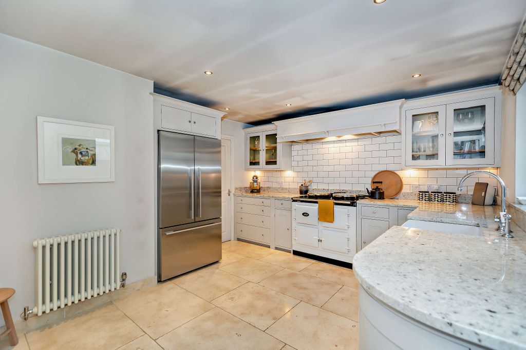 Property photo 2 of 14 8677119-Interior17-800