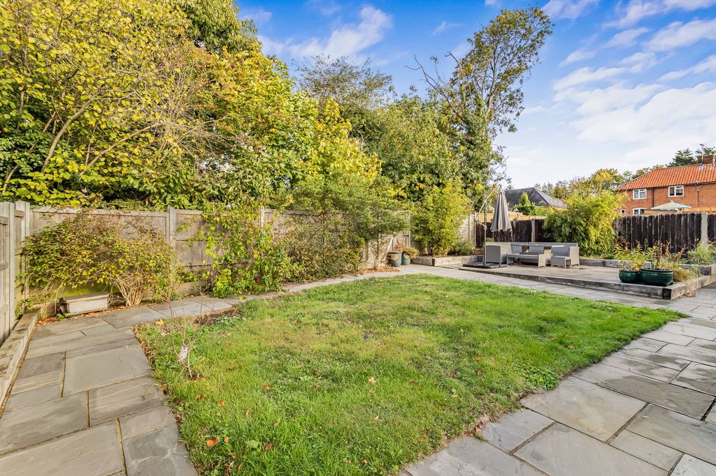 Property photo 3 of 28