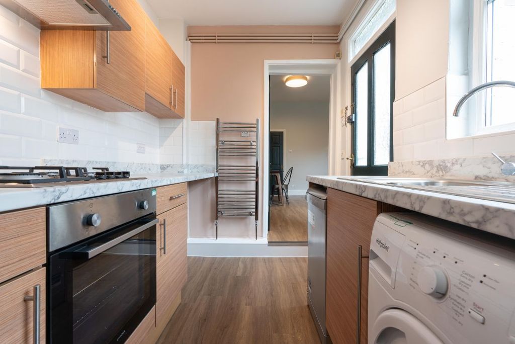 Property photo 3 of 7 122Dr- Kitchen