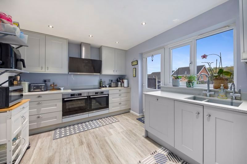 Property photo 3 of 31 Kitchen.