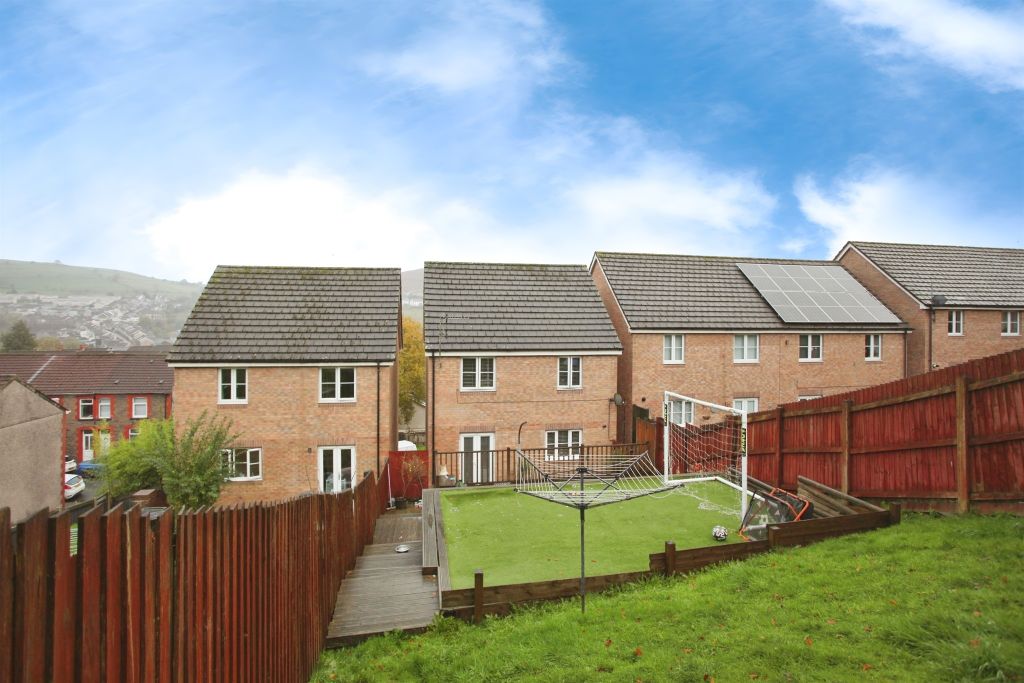 Property photo 2 of 23