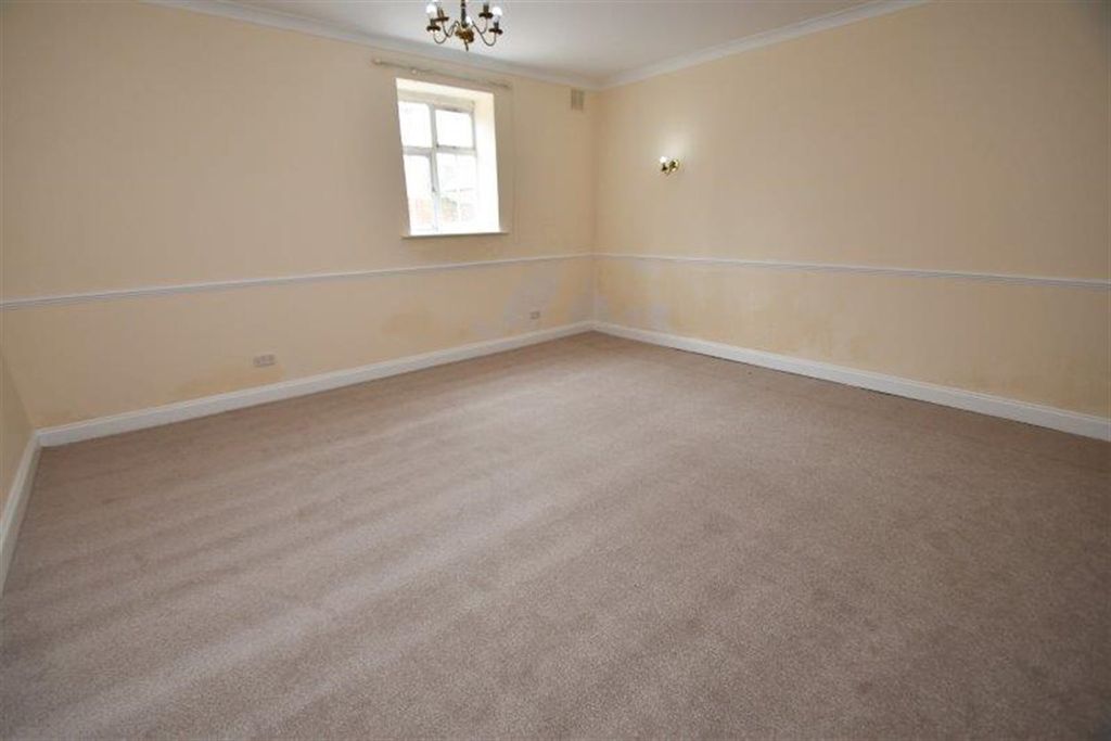 Property photo 3 of 9 Lounge