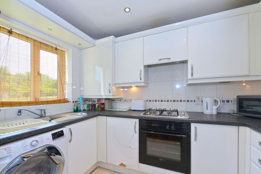 Property photo 2 of 11 4113581