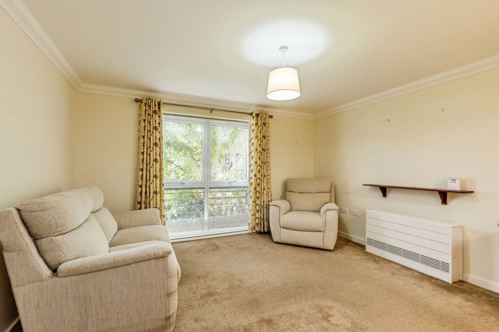 Property photo 2 of 12 Lounge