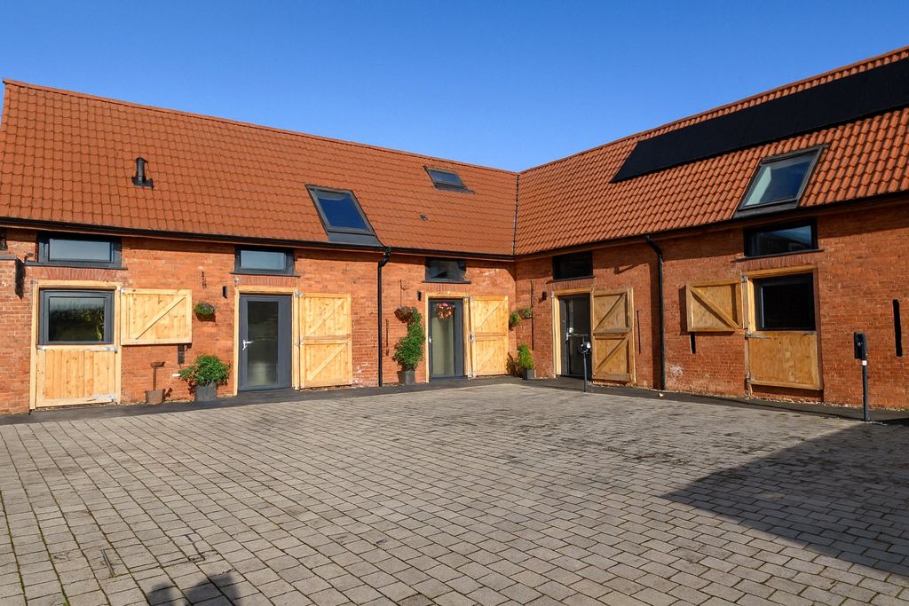 Property photo 1 of 9 Internal Courtyard