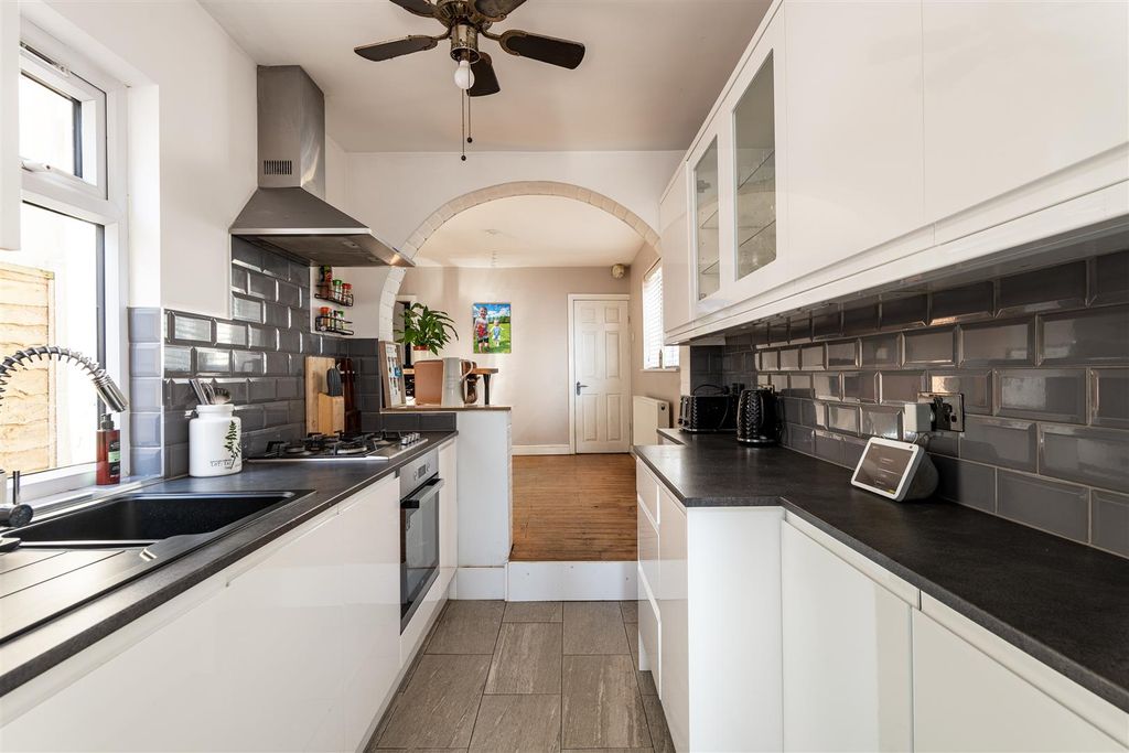 Property photo 2 of 13 51 Wainscott Road Kitchen2.Jpg
