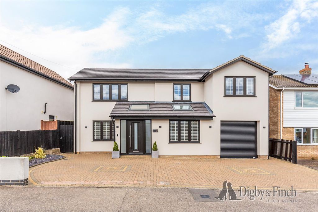 Property photo 2 of 29 19 Stirling Road, Stamford, Pe9 2Xf-2Watermarked -