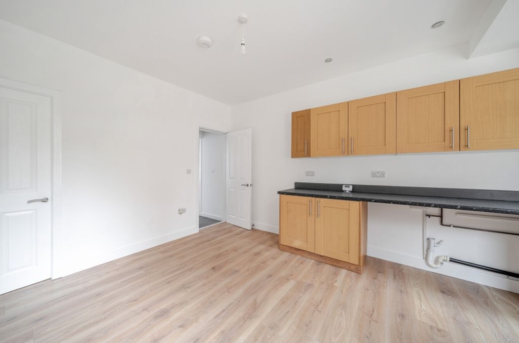 Property photo 3 of 13 1326739-7-687F7d9969249