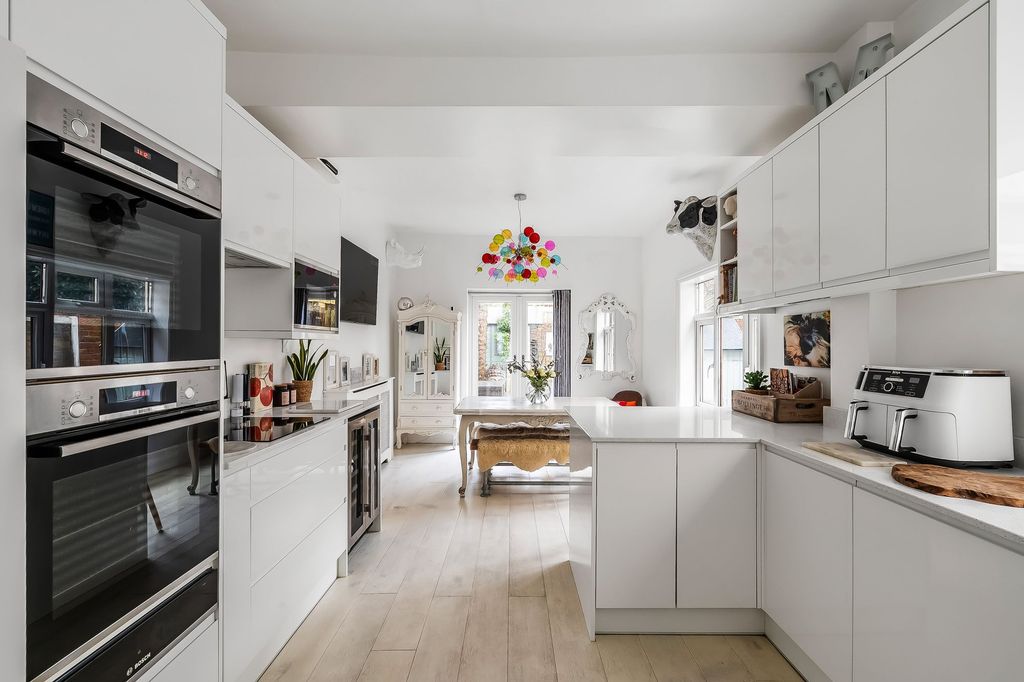 Property photo 3 of 41