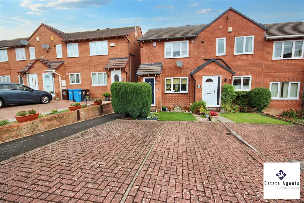 Property photo 1 of 11 Outside