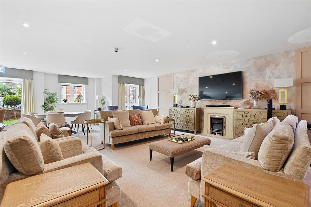 Property photo 3 of 11 Randolph Communal Lounge.Jpg