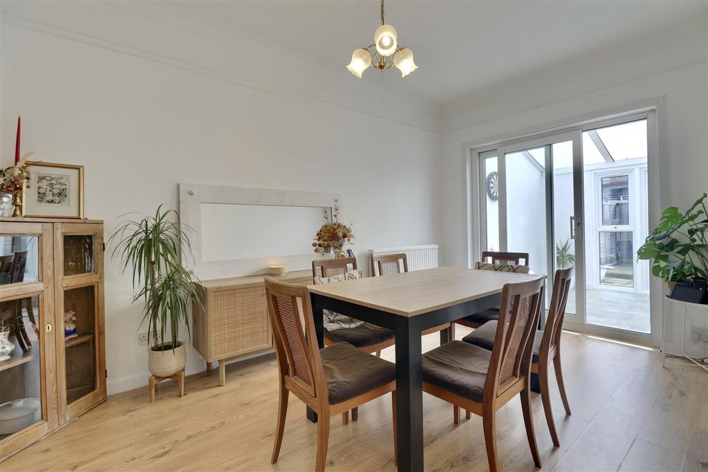 Property photo 3 of 18 7C09D7C9-02C8-4Ae5-B855-377953D1B067_1_201_A.Jpeg