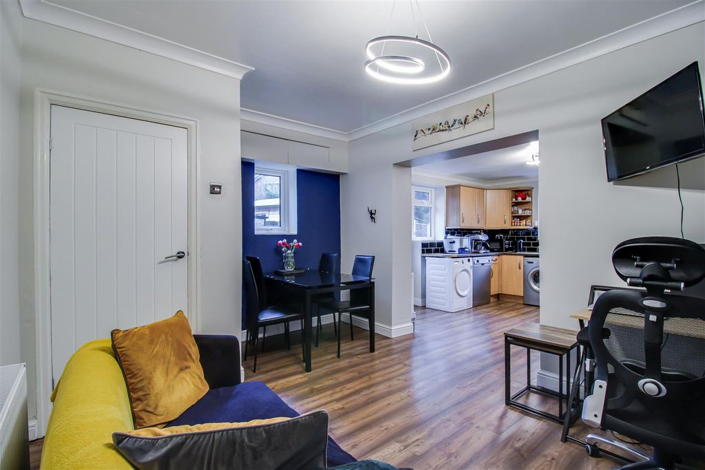 Property photo 3 of 10 Sitting/Dining Room