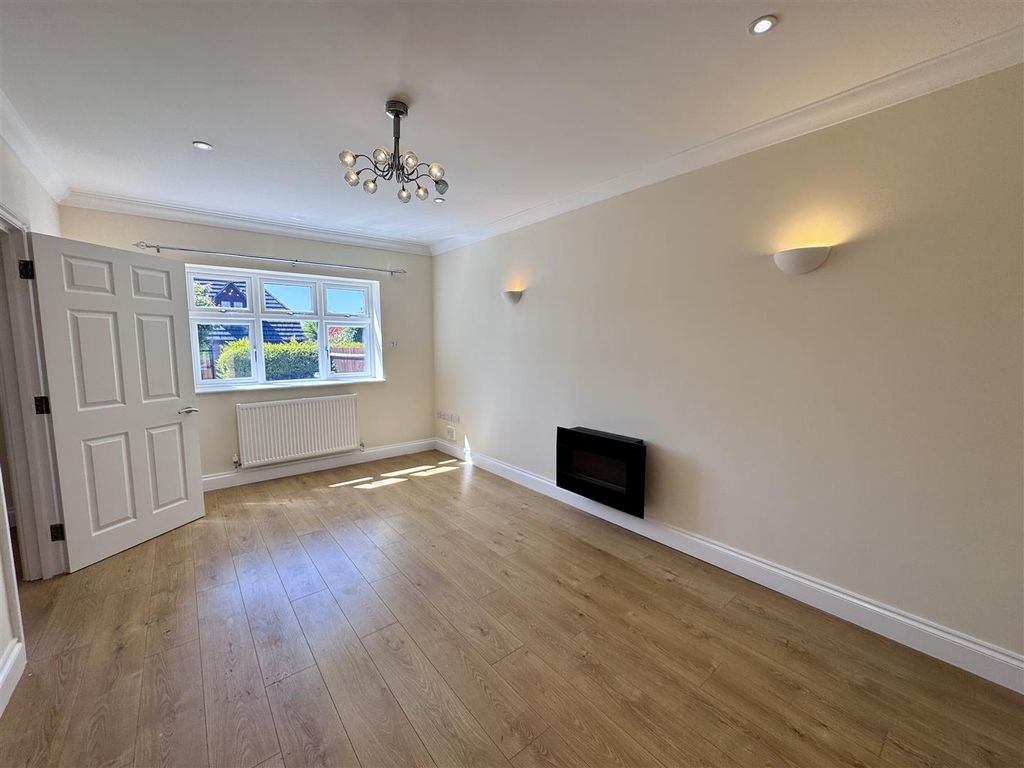 Property photo 3 of 38 Living Room