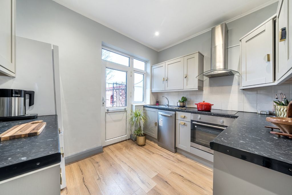 Property photo 3 of 13 Picture No. 11