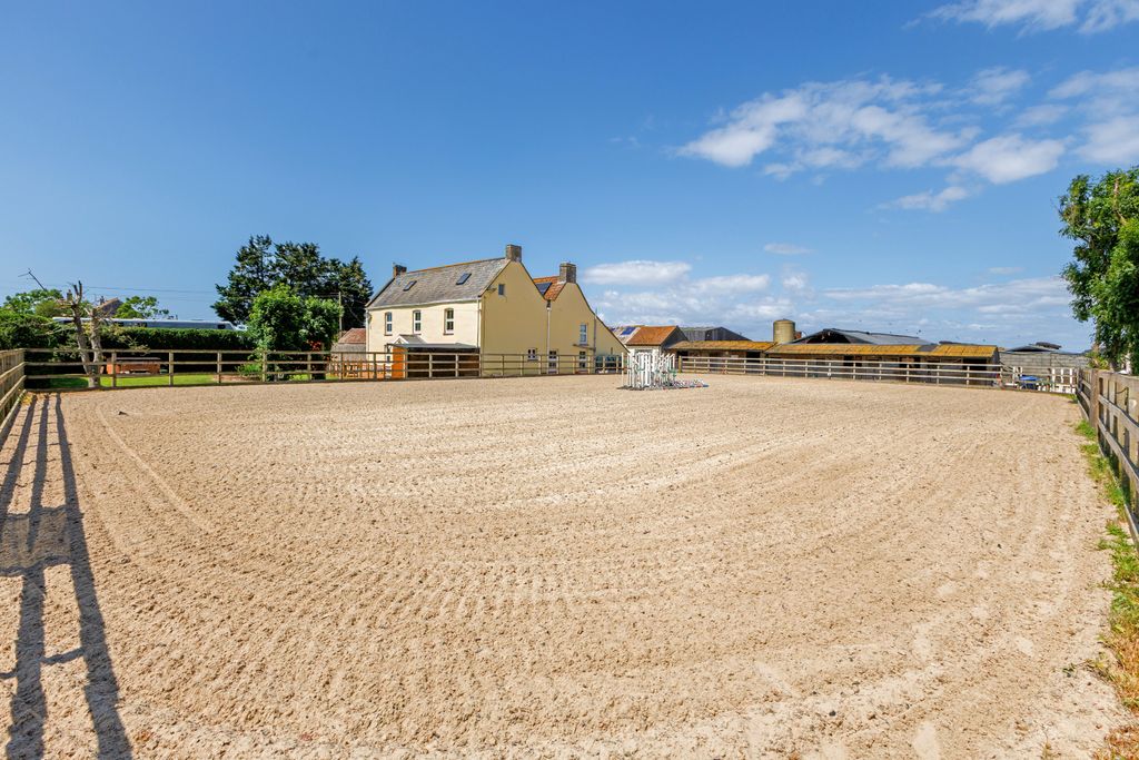 Property photo 2 of 29 Equestrian