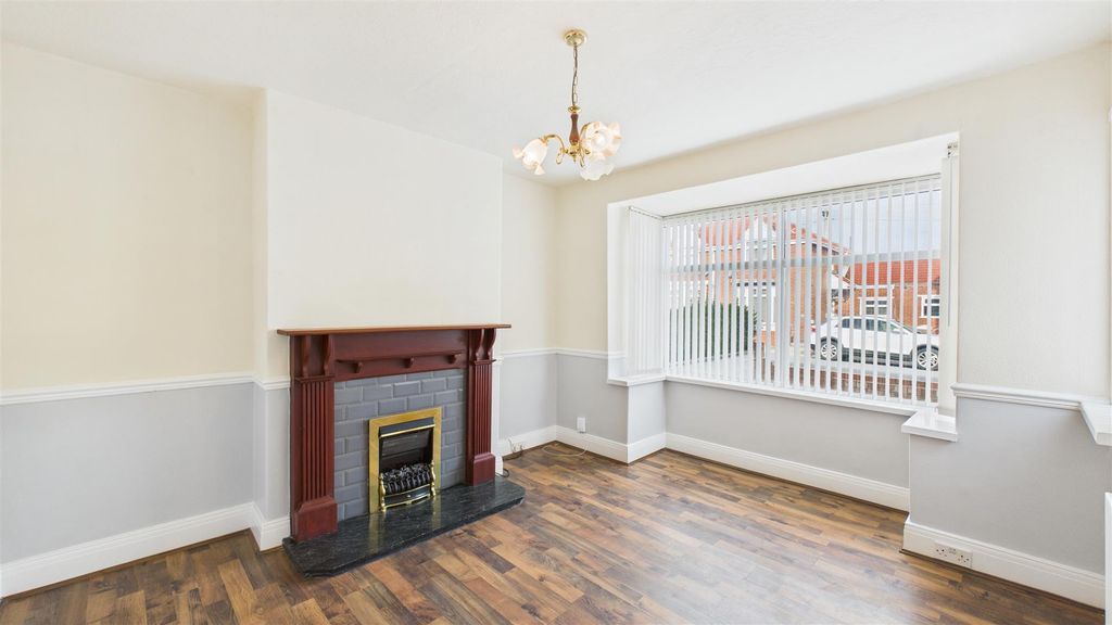 Property photo 2 of 15 Lounge