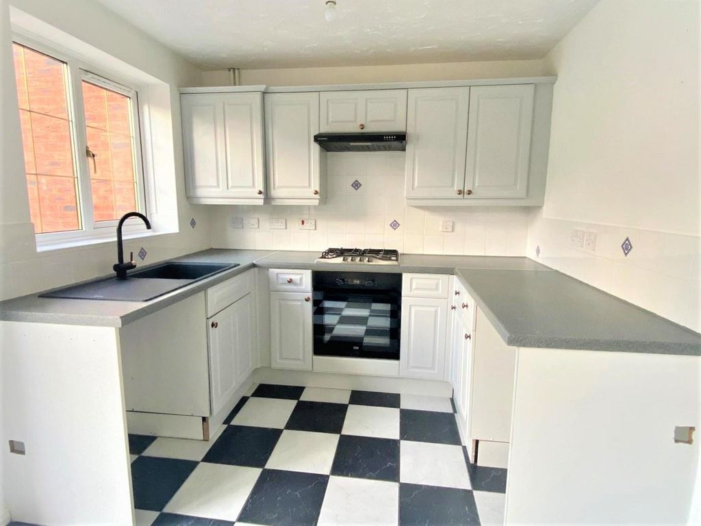 Property photo 2 of 10 Kitchen.Jpg