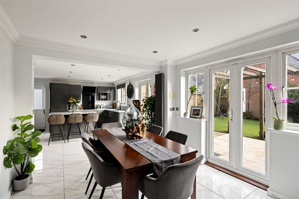 Property photo 2 of 23