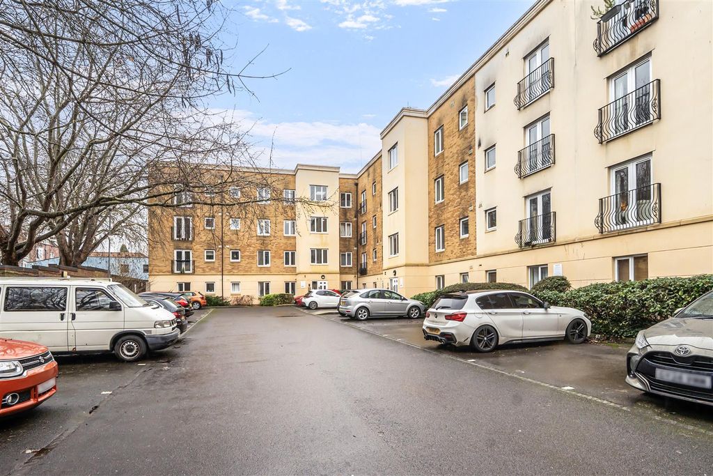 Property photo 1 of 16 696E8c31c0F93-1402137-3-696E33444293d.Jpg