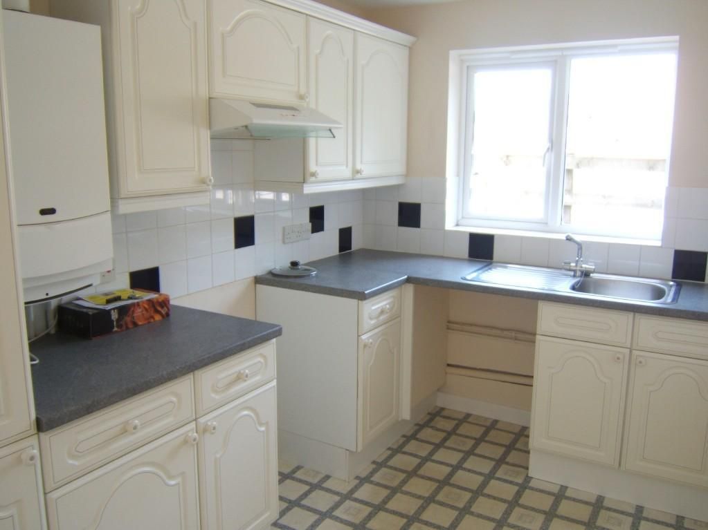 Property photo 3 of 6 Kitchen