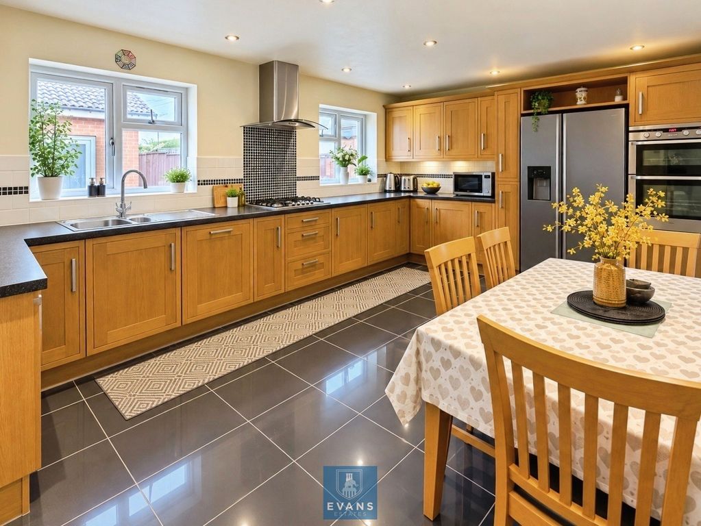 Property photo 2 of 25 Kitchen