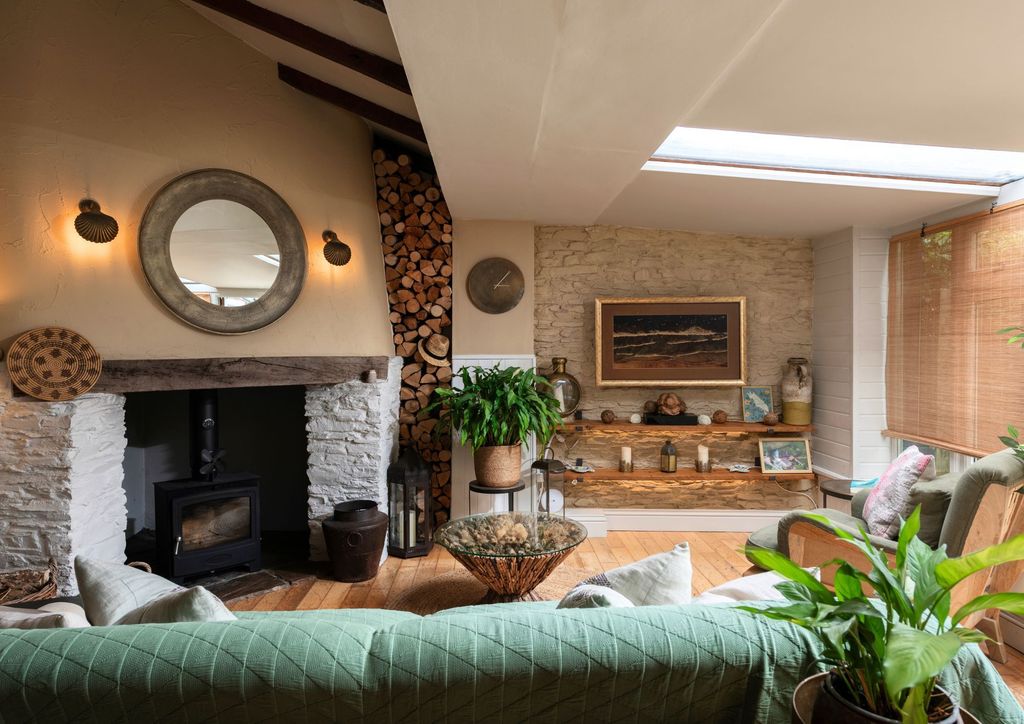 Property photo 3 of 20 Paddlelake Barn, Bugford, Dartmouth Living Room