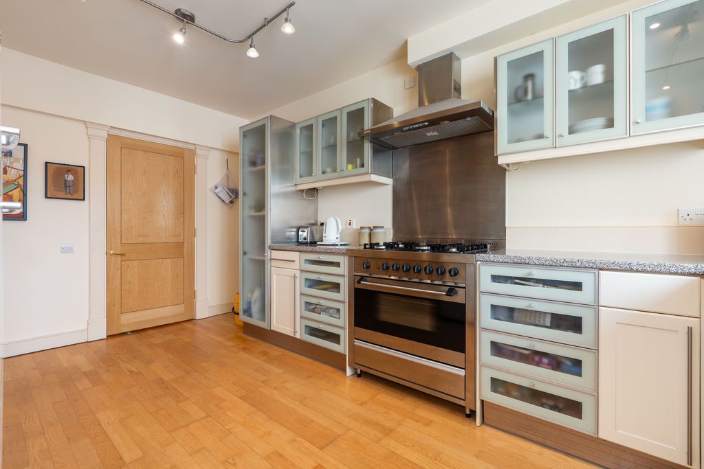 Property photo 3 of 32 Photo 13