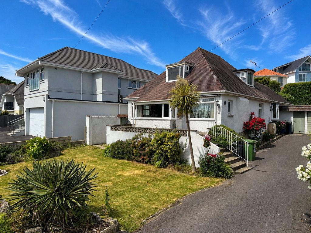 Property photo 1 of 17 Whitecliff Road
