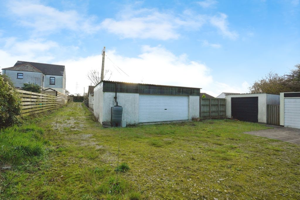 Property photo 2 of 17 Photo