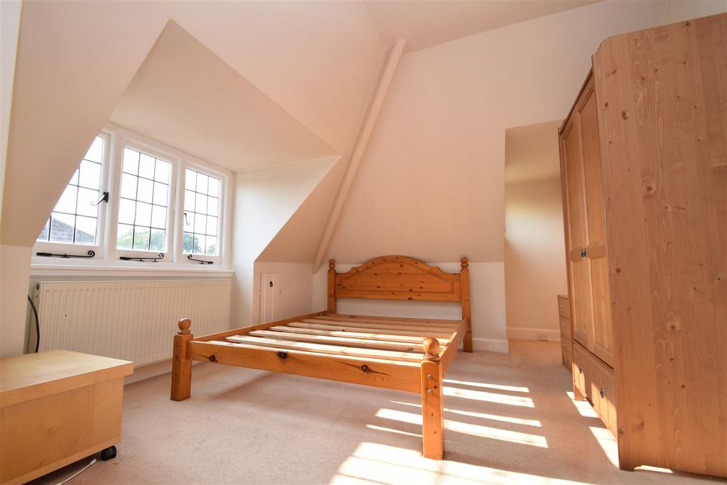Property photo 3 of 6 Bedroom