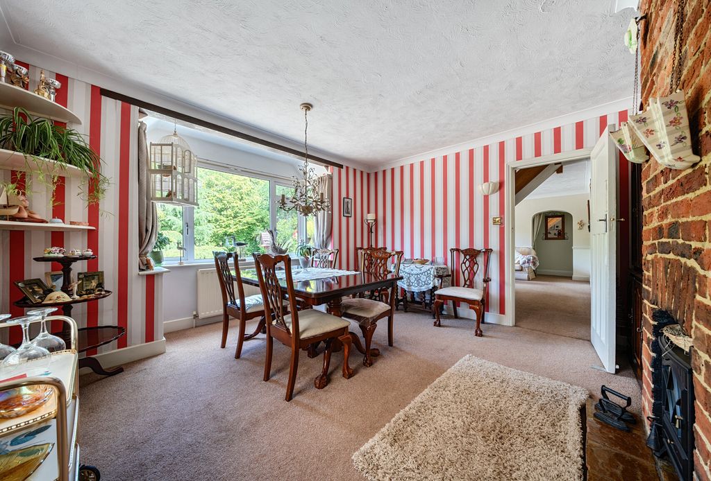 Property photo 3 of 16 1315929-13-686680...