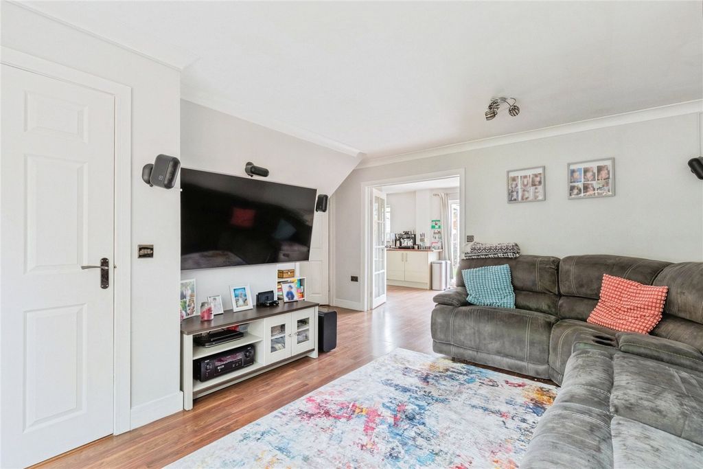 Property photo 2 of 17 Picture No. 01