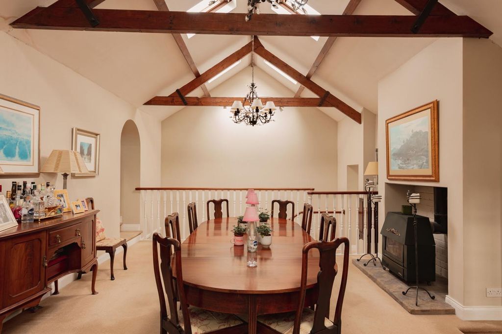 Property photo 2 of 28