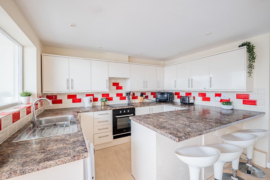 Property photo 2 of 16 6 Stanway Close Ba2 2Ur-15.Jpg