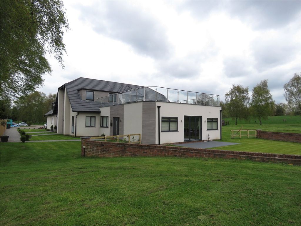Property photo 1 of 9 Rear