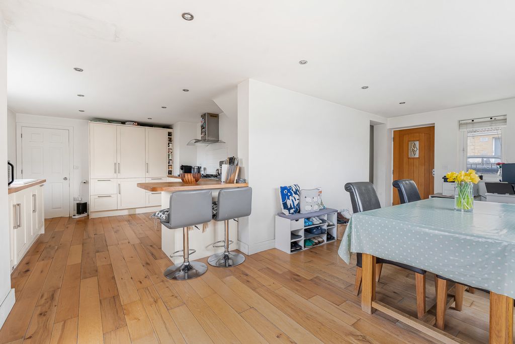 Property photo 3 of 18 16_73030.Jpg