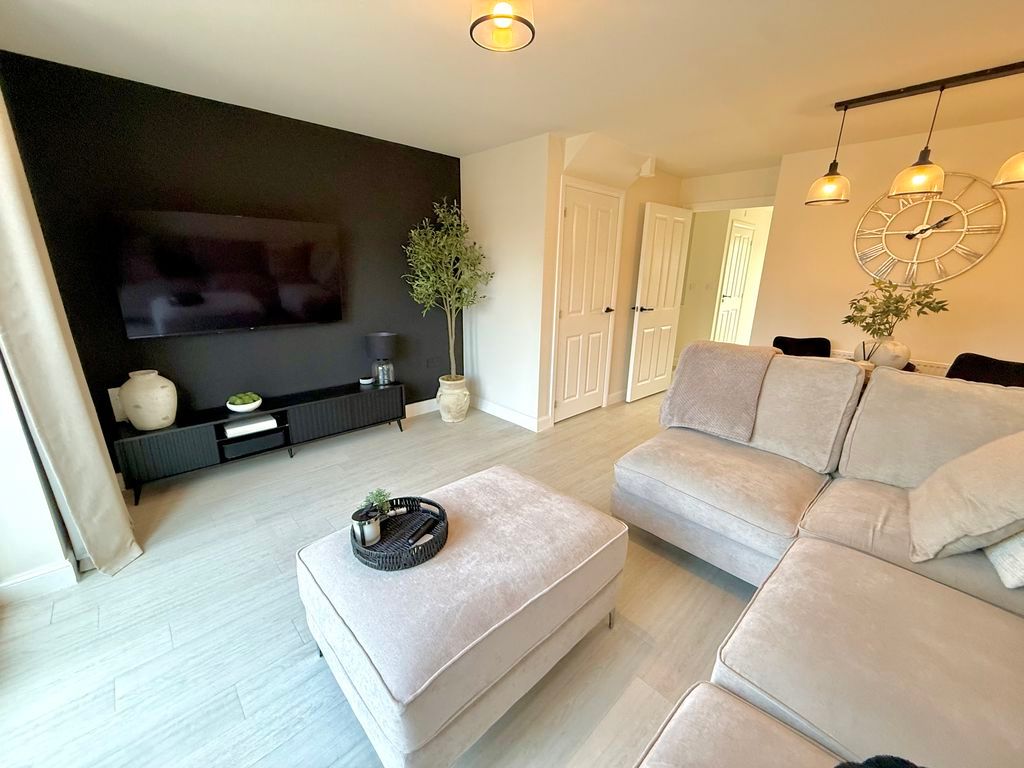 Property photo 2 of 21 Lounge