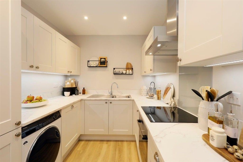 Property photo 2 of 6 Kitchen