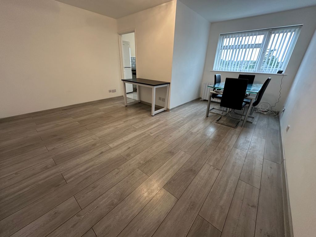 Property photo 3 of 16 Image