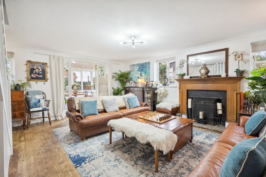 Property photo 2 of 19