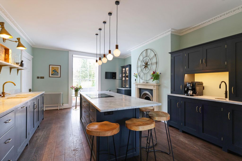 Property photo 3 of 27 Image