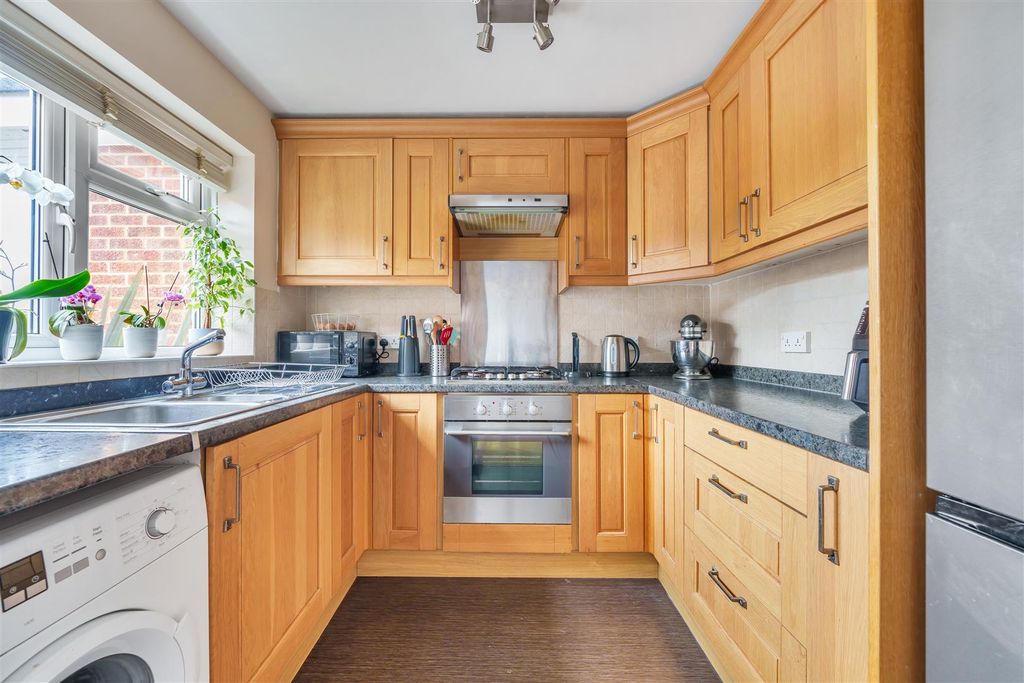 Property photo 3 of 11 Kitchen (2).Jpg