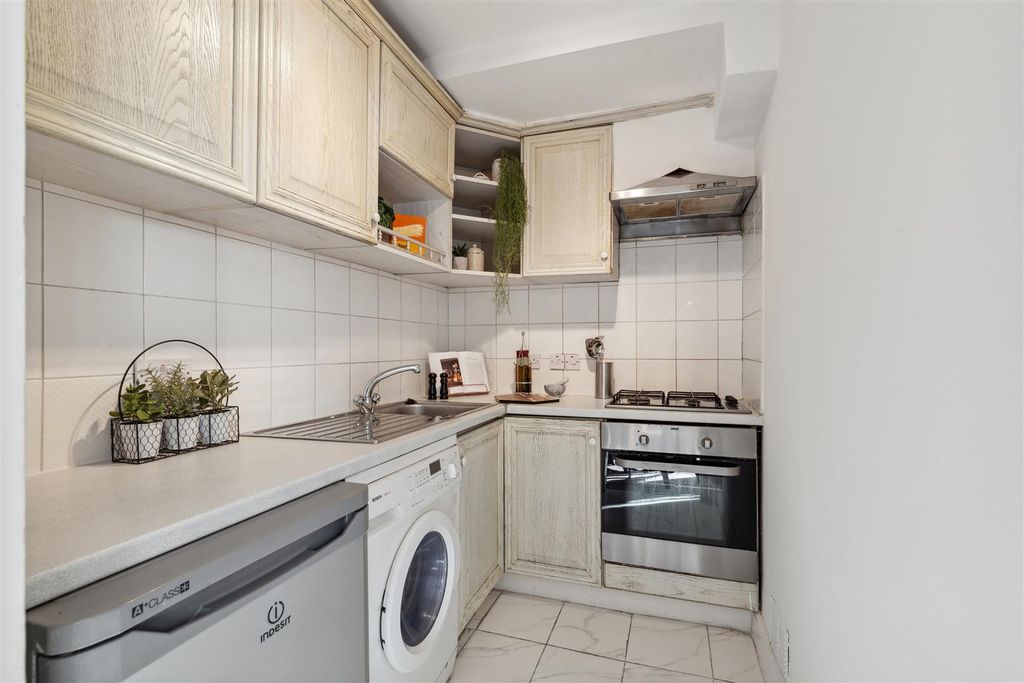 Property photo 2 of 8 Kitchen