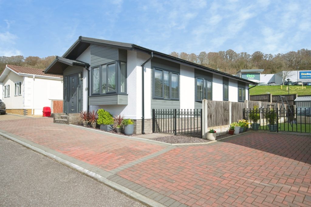 Property photo 2 of 19