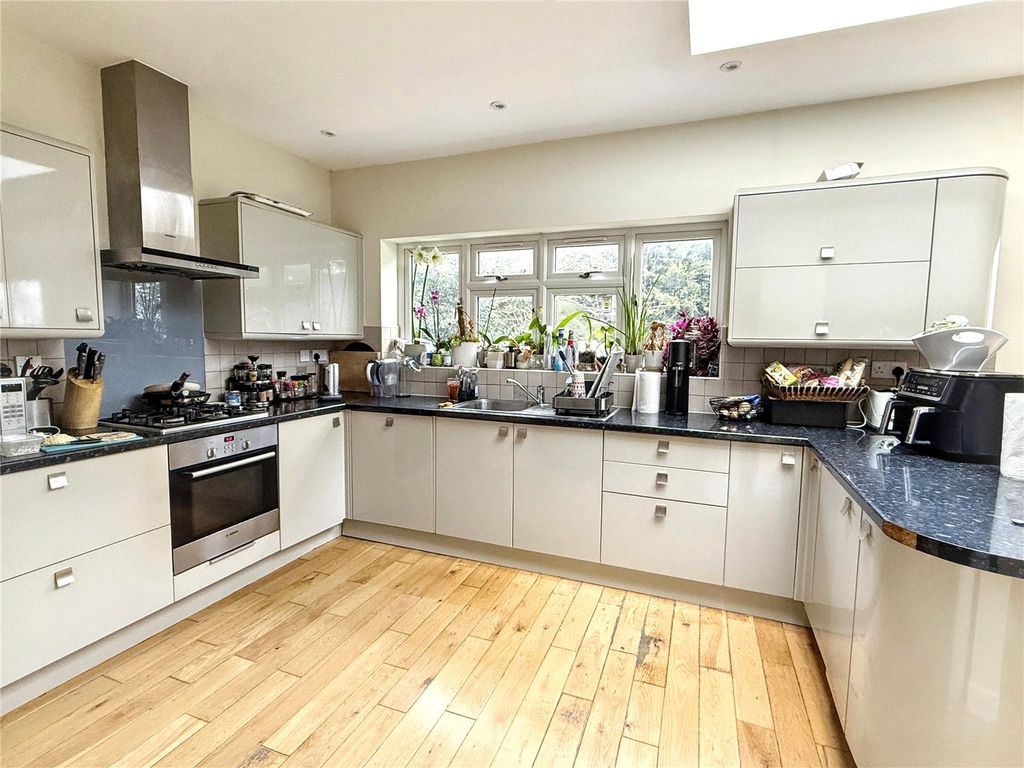 Property photo 2 of 19 Picture No. 14